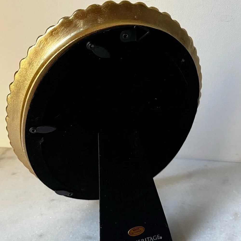 Gold Ornate Oval Picture Frame for 5”x7” photo